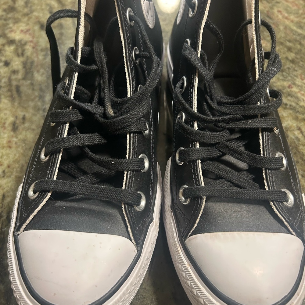 Women’s Black Leather Chuck Taylor High Top Sneakers EUC Size 8 - Picture 4 of 6